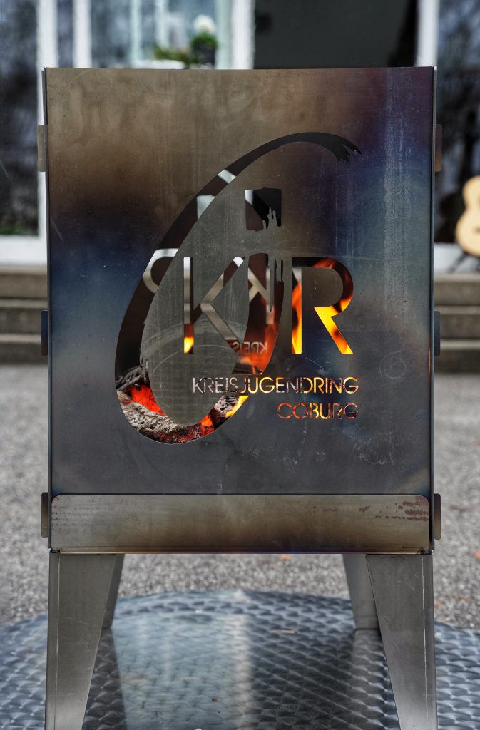 Feuerkorb mit KJR Logo